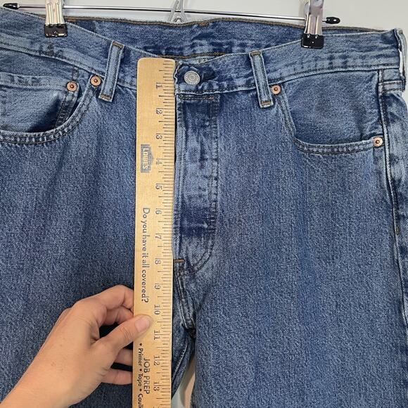 Levi’s 501 Jeans Mens 34x32 Blue Denim Pants Dark Wash Workwear Faded Button Fly - Picture 3 of 13